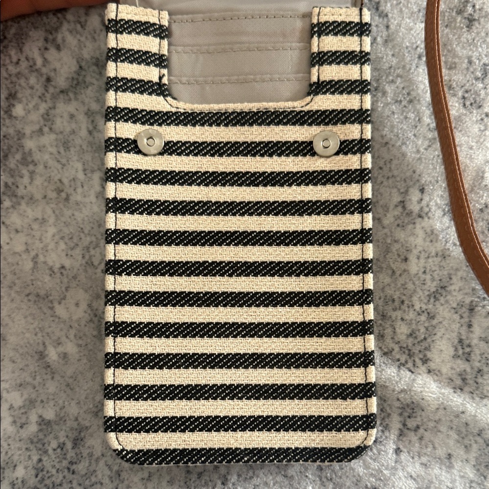 Striped Tan and Black Crossbody Bag 🩵 - Picture 3 of 8